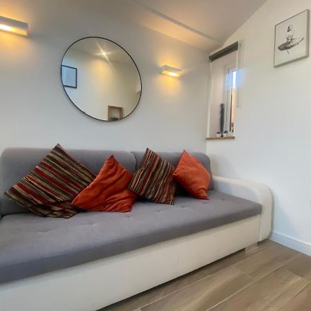 Lovely And Modern Studio Apartment. Borehamwood Exteriér fotografie
