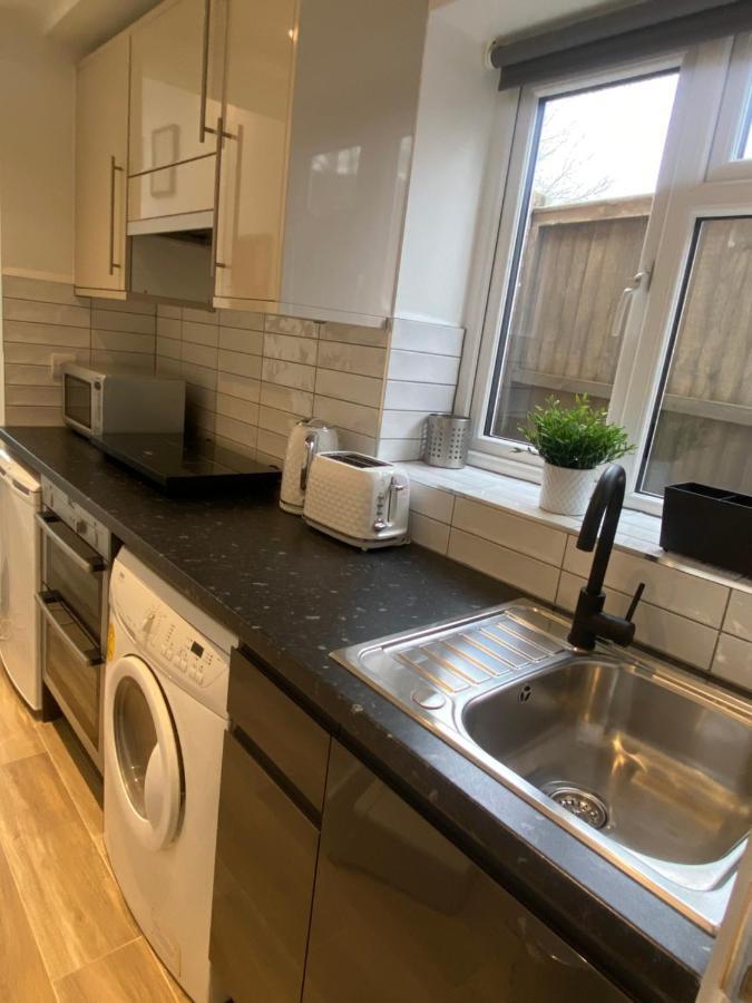 Lovely And Modern Studio Apartment. Borehamwood Exteriér fotografie