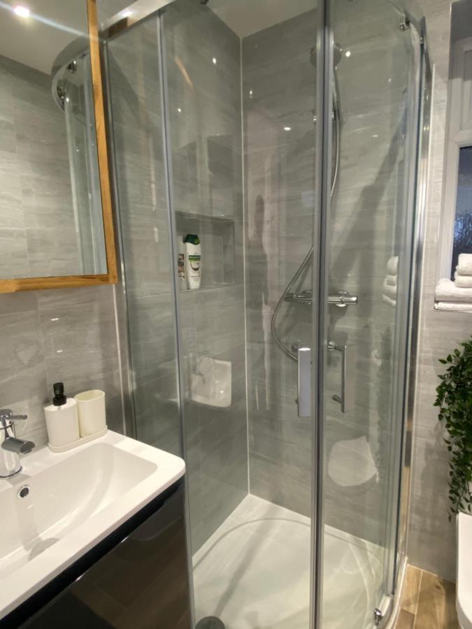 Lovely And Modern Studio Apartment. Borehamwood Exteriér fotografie