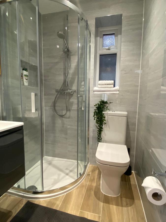Lovely And Modern Studio Apartment. Borehamwood Exteriér fotografie