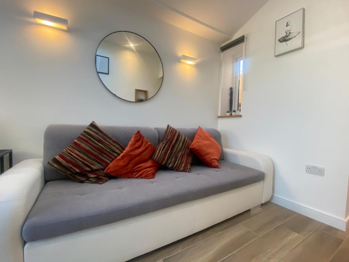 Lovely And Modern Studio Apartment. Borehamwood Exteriér fotografie