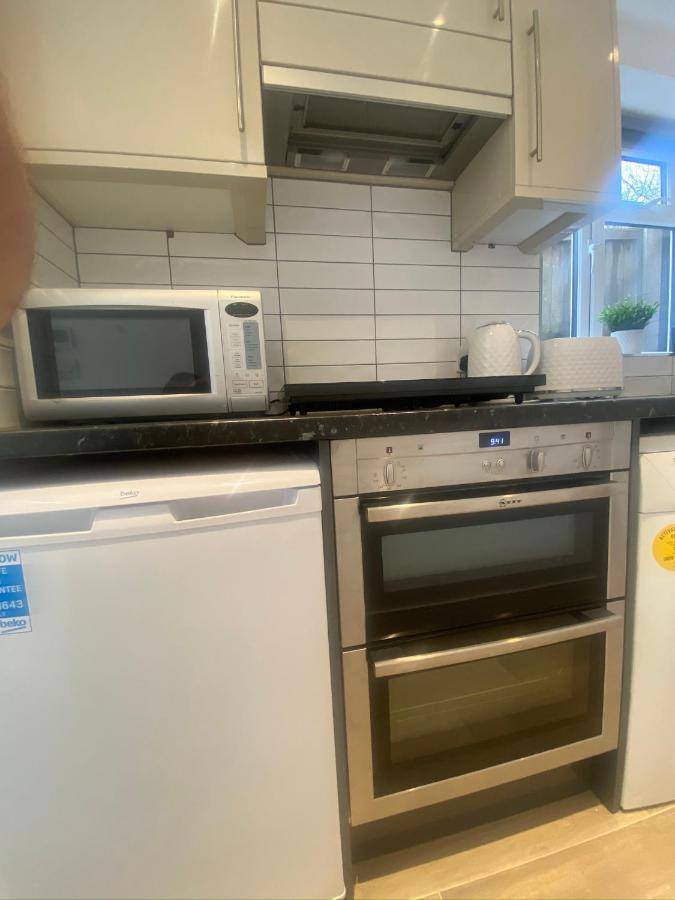 Lovely And Modern Studio Apartment. Borehamwood Exteriér fotografie