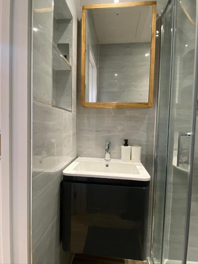 Lovely And Modern Studio Apartment. Borehamwood Exteriér fotografie