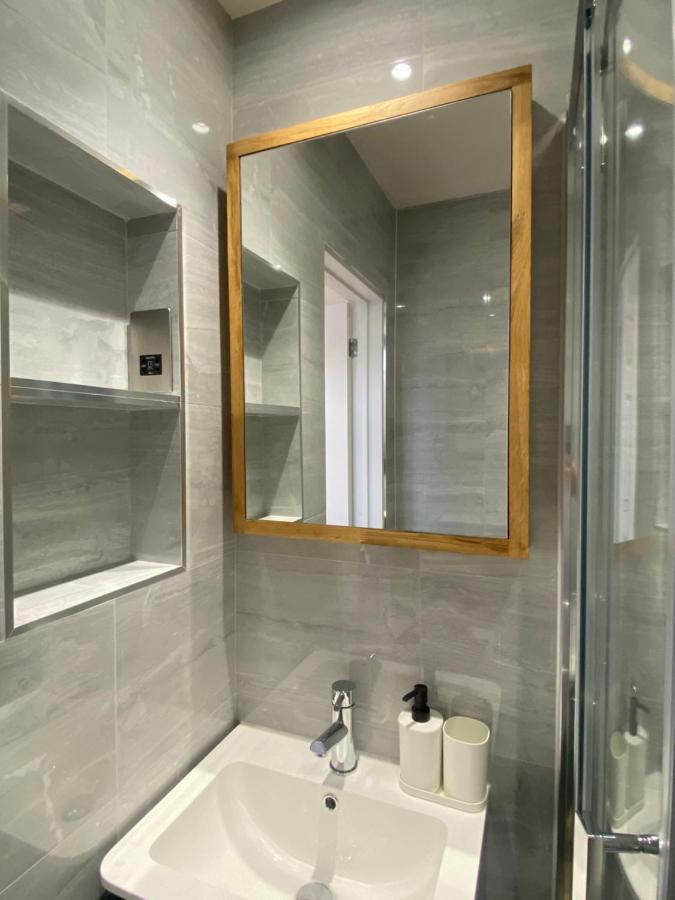 Lovely And Modern Studio Apartment. Borehamwood Exteriér fotografie