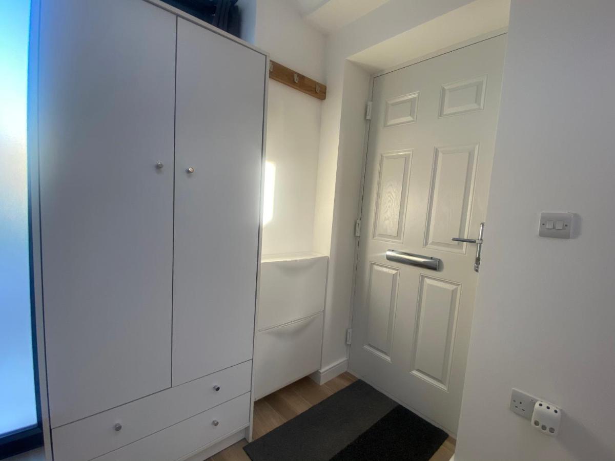 Lovely And Modern Studio Apartment. Borehamwood Exteriér fotografie