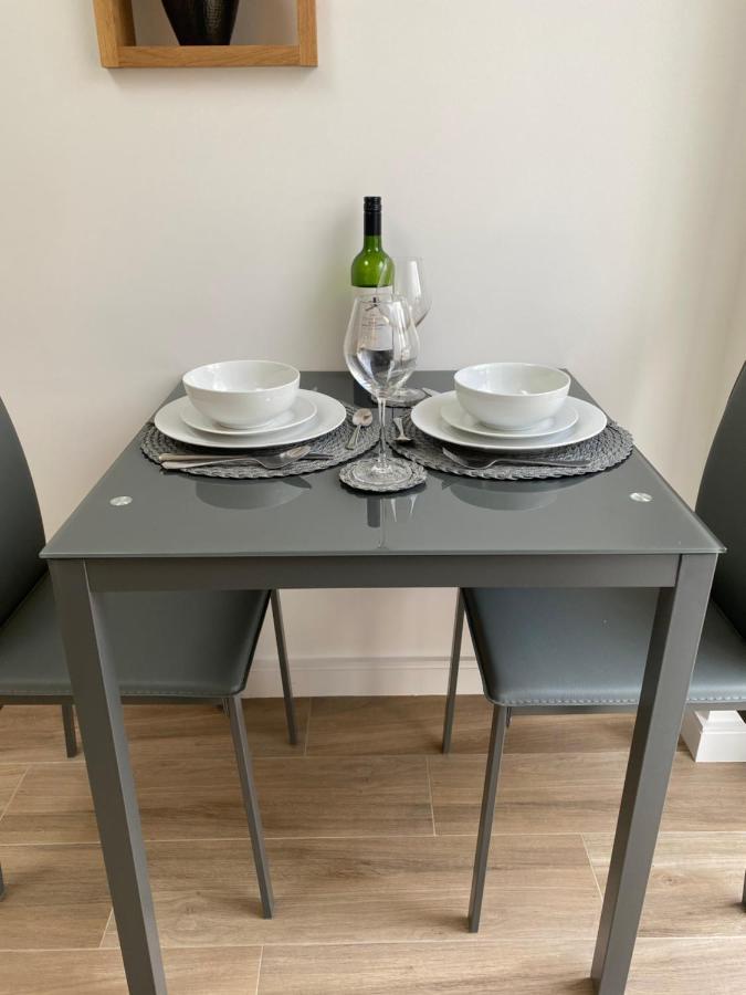 Lovely And Modern Studio Apartment. Borehamwood Exteriér fotografie