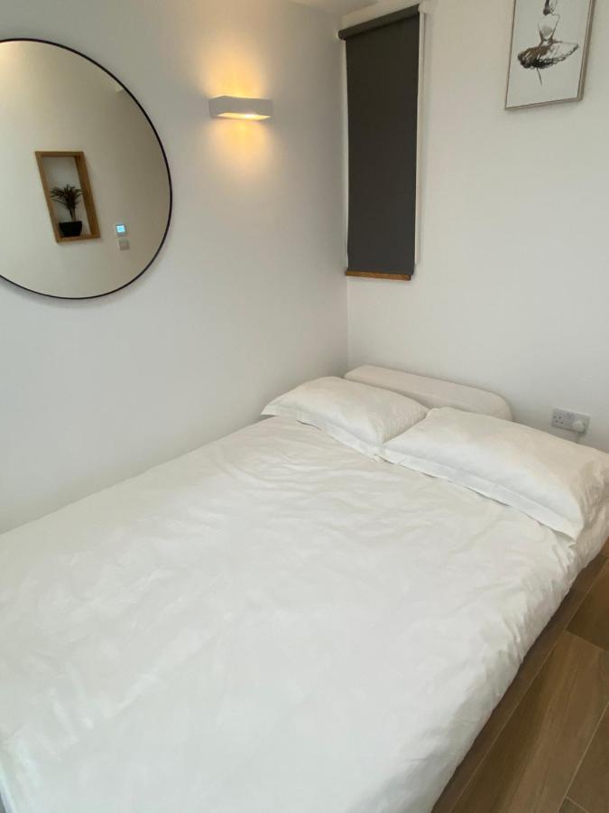 Lovely And Modern Studio Apartment. Borehamwood Exteriér fotografie